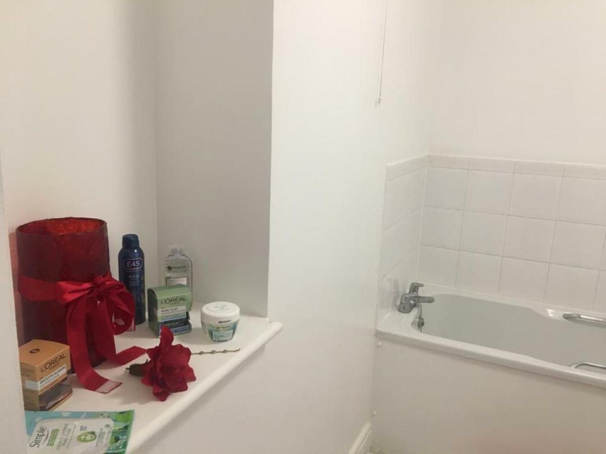 2 Bed Flat, Dedicated Workspace, Parking, 4Ktv Лондон Экстерьер фото